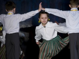 Siguldas 1.pamatskolas deju kolektīva „Purenīte” svin 19 gadus
