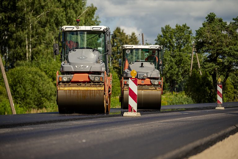 Atsākas būvdarbi uz Vidzemes šosejas pie Lorupes gravas; slēgts pievedceļš Lorupes gravai