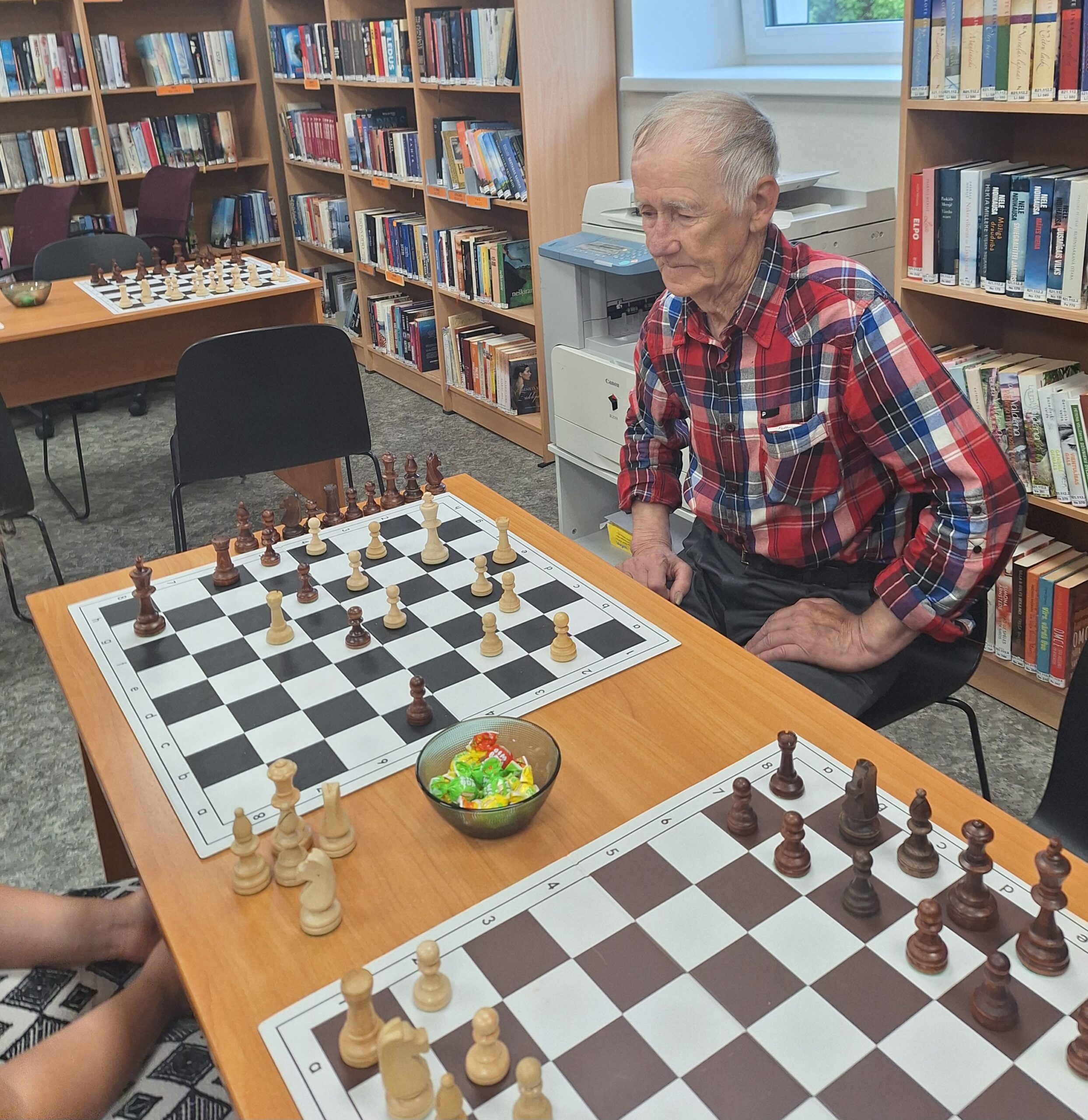 Vispasaules šaha dienas atbalss Allažu bibliotēkā