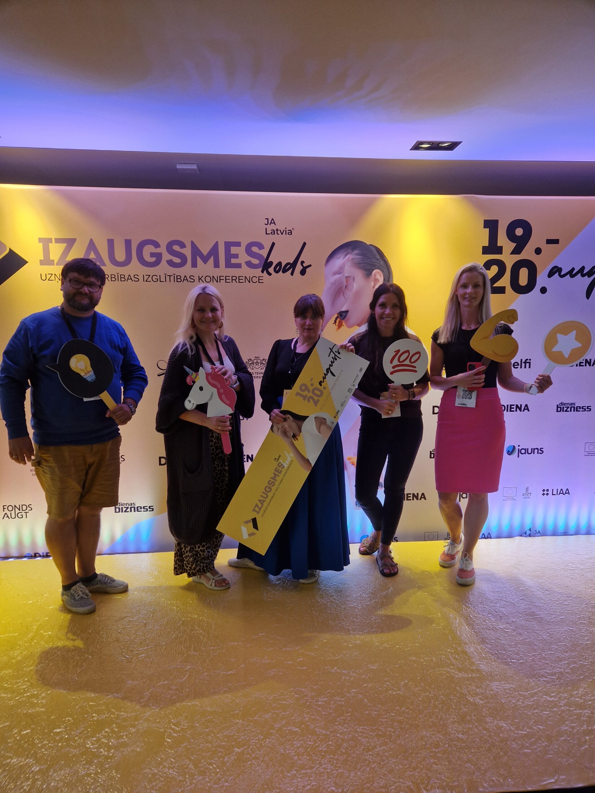 Pašvaldības speciālisti un pedagogi piedalās izglītības iedvesmas konferencē “Izaugsmes kods”