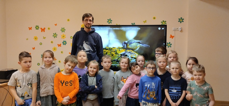 Mazie allažnieki tiekas ar ornitologu un rakstnieku Viesturu Ķerus