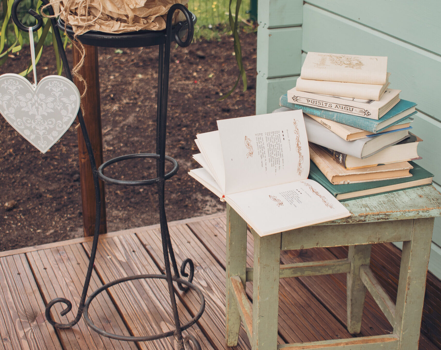 Rudens lietu meklēšanas spēle “Atrodi rudeni bibliotēkā un 12 lapsiņas namiņā”