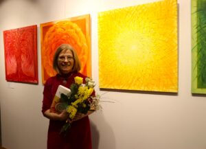 Atklāta mākslas terapeites Daces Visnolas izstāde “Krāsas runā” Siguldas novada bibliotēkā