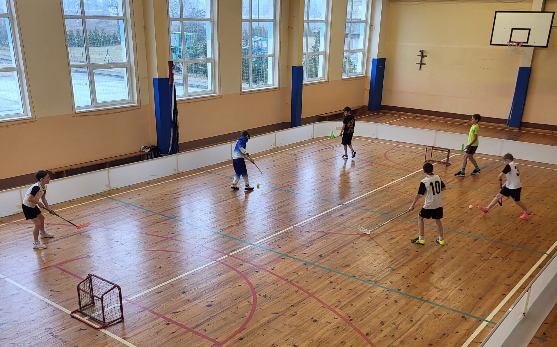 Aizvadīts skolēnu florbola turnīrs