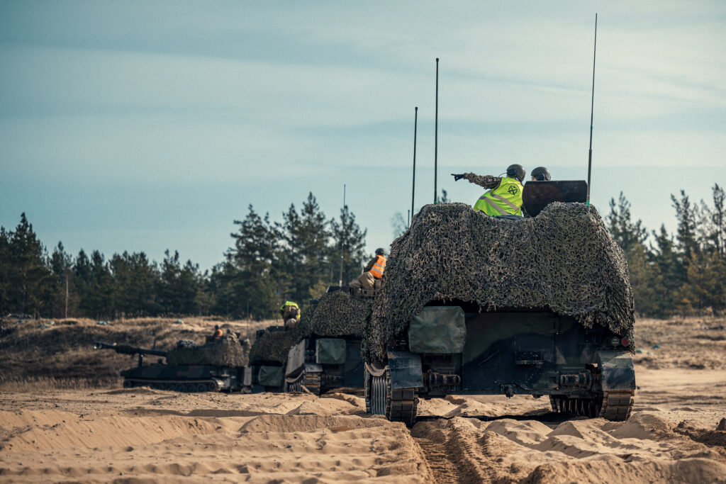 Siguldas novada Inčukalna apkārtnes mežos Sauszemes spēku Mehanizētās kājnieku brigādes karavīriem norisināsies militārās mācības