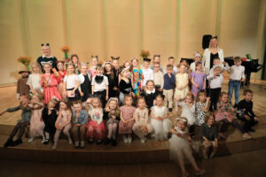 Vokālās studijas “Siguldiņa” pavasara koncerts “Ciemos pie Mīcītes” koncertzālē “Baltais flīģelis”