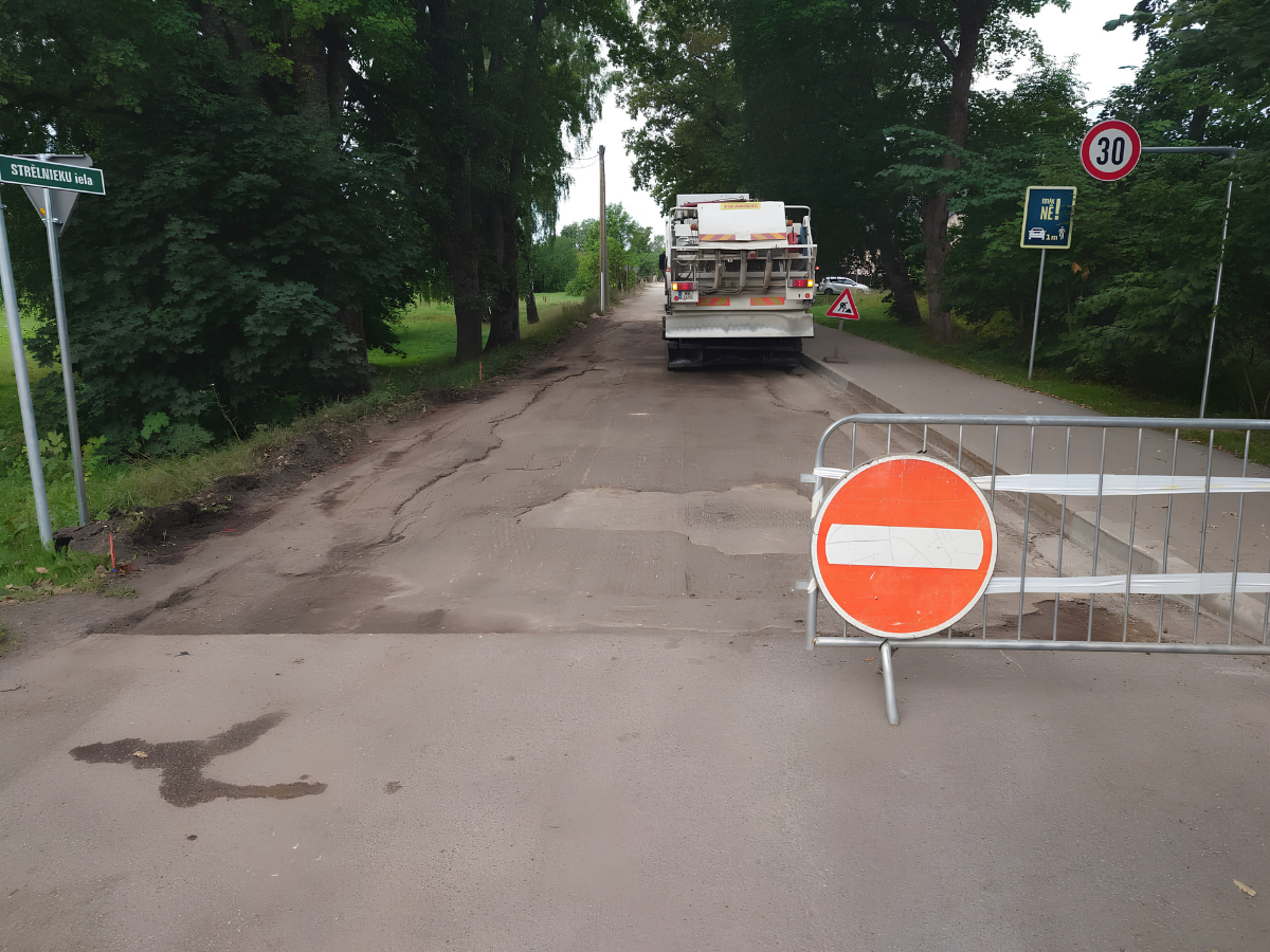 18. augustā Strēlnieku ielas posmā no Gāles ielas līdz Jaunatnes ielai notiks ceļa remontdarbi