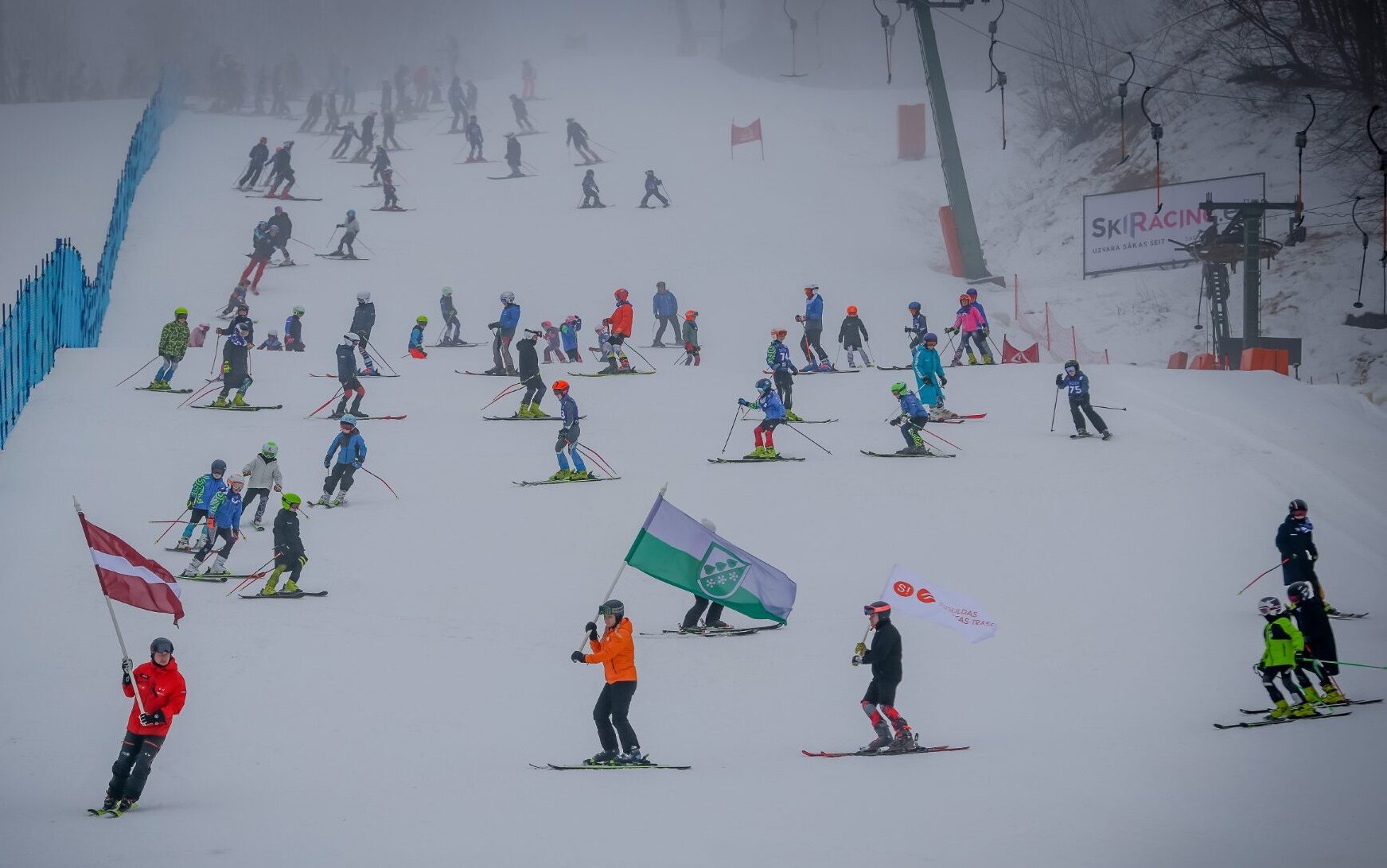 Spraigās cīņās aizvadītas kalnu slēpošanas un snovborda sacensības “Siguldas kauss 2026”