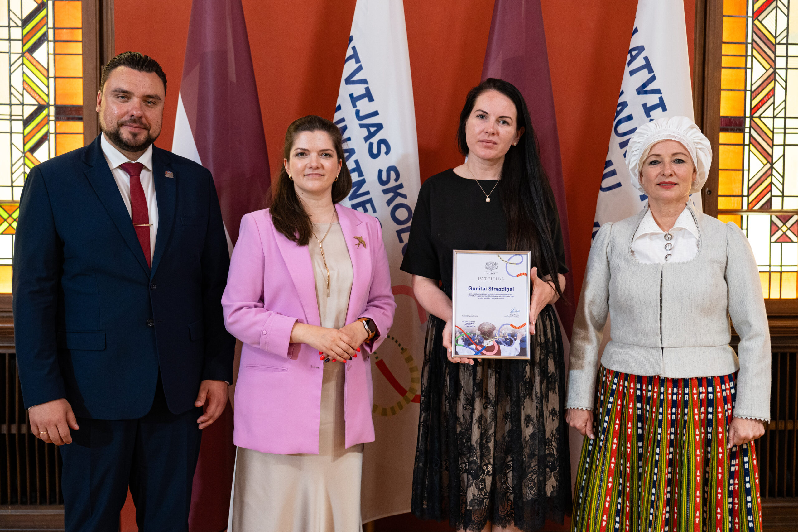 Saeimā izsaka pateicību XIII Latvijas Skolu jaunatnes dziesmu un deju svētku koordinatoriem; atzinību saņem arī Siguldas novada koordinatore