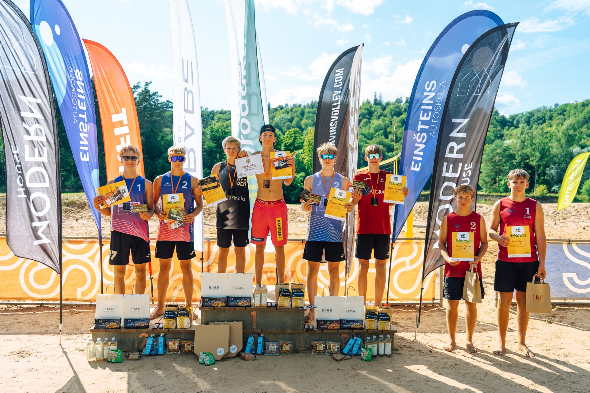Aizvadītas sezonas noslēdzošās “NUKI Open” pludmales volejbola sacensības U18 vecuma grupā