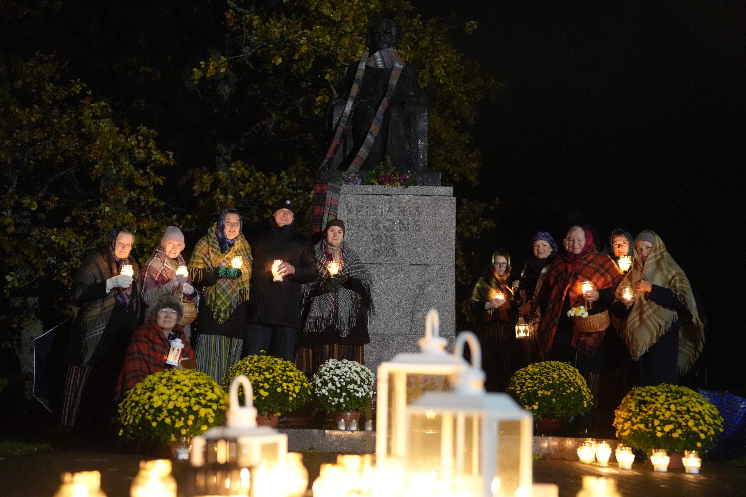Siguldas folkloras kopa “Senleja” aicina uz veļu vakaru “Savējie”