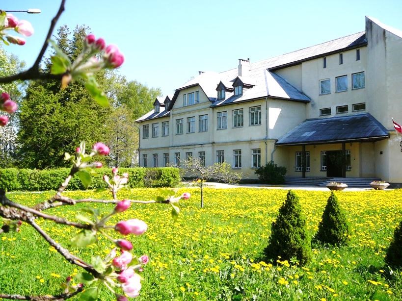 Allažu pamatskolai – 100; skolas celtniecības stāsts