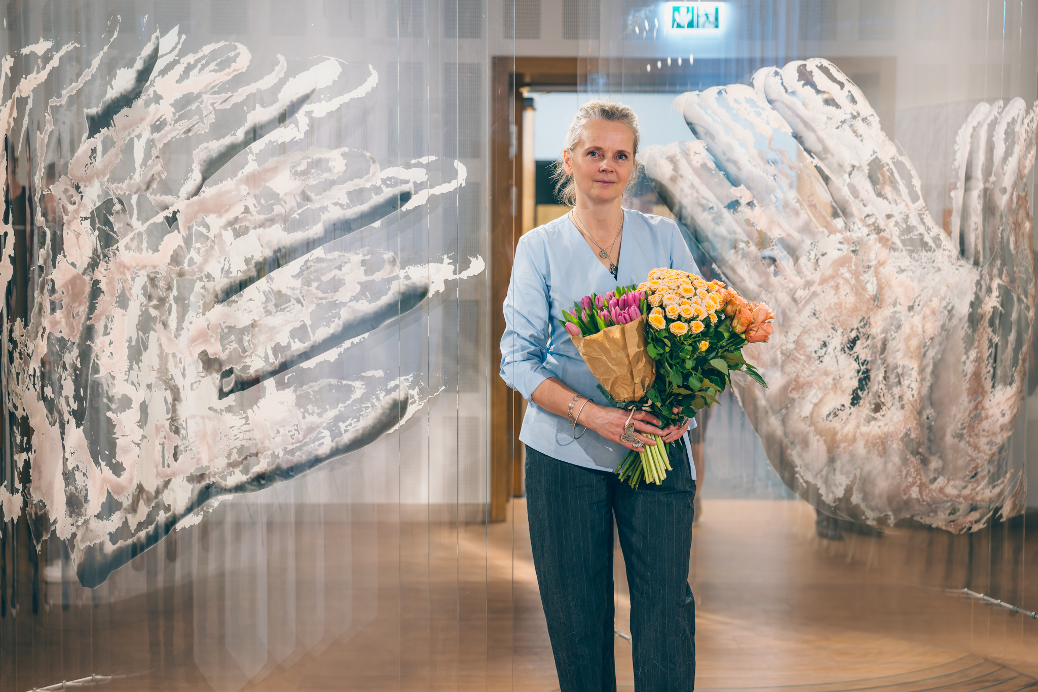 Siguldā atklāta stikla mākslinieces Andas Munkevicas izstāde “Vieta Gaismai”