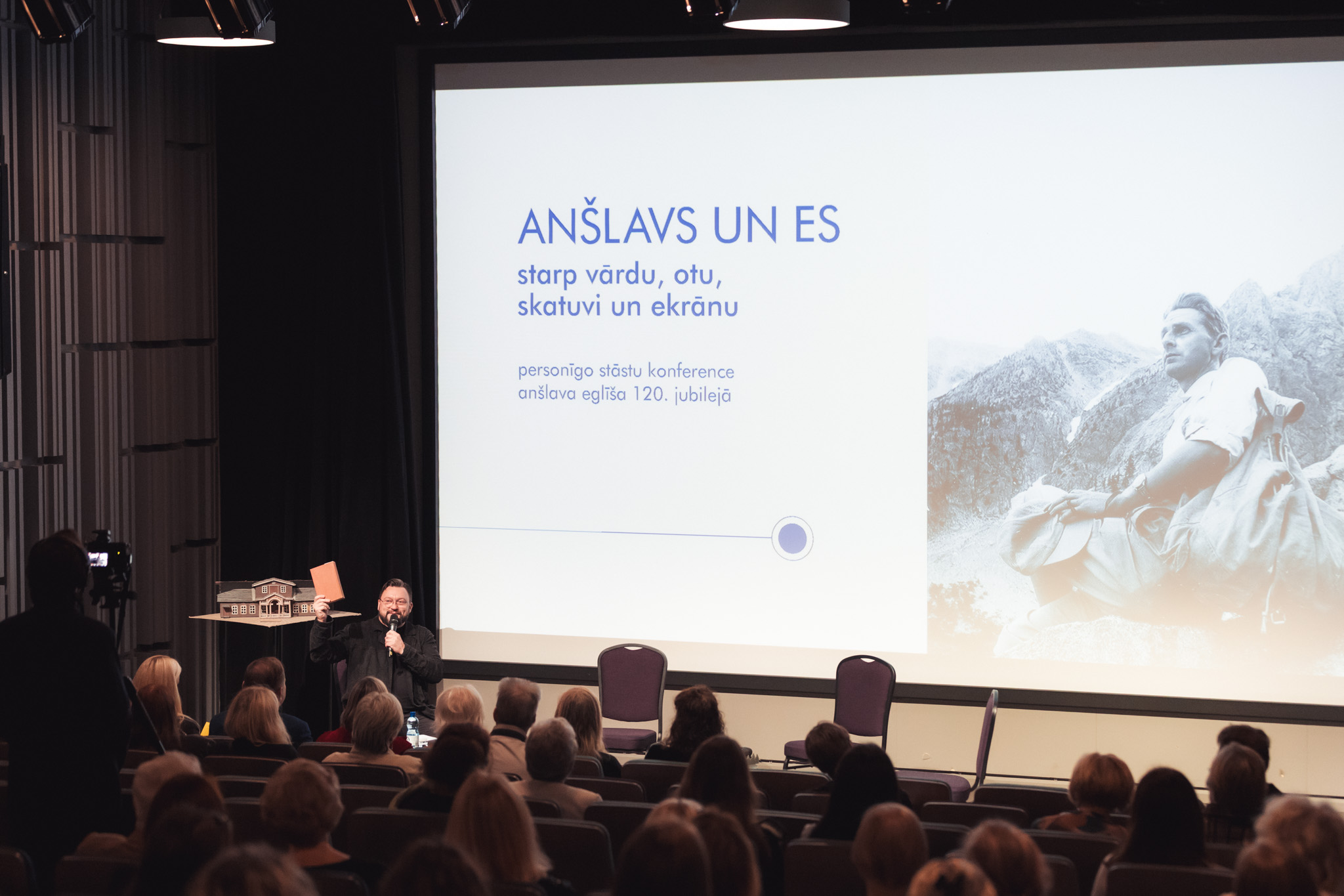 Siguldā ar konferenci un izstādes atklāšanu atzīmēta Anšlava Eglīša 120. jubileja