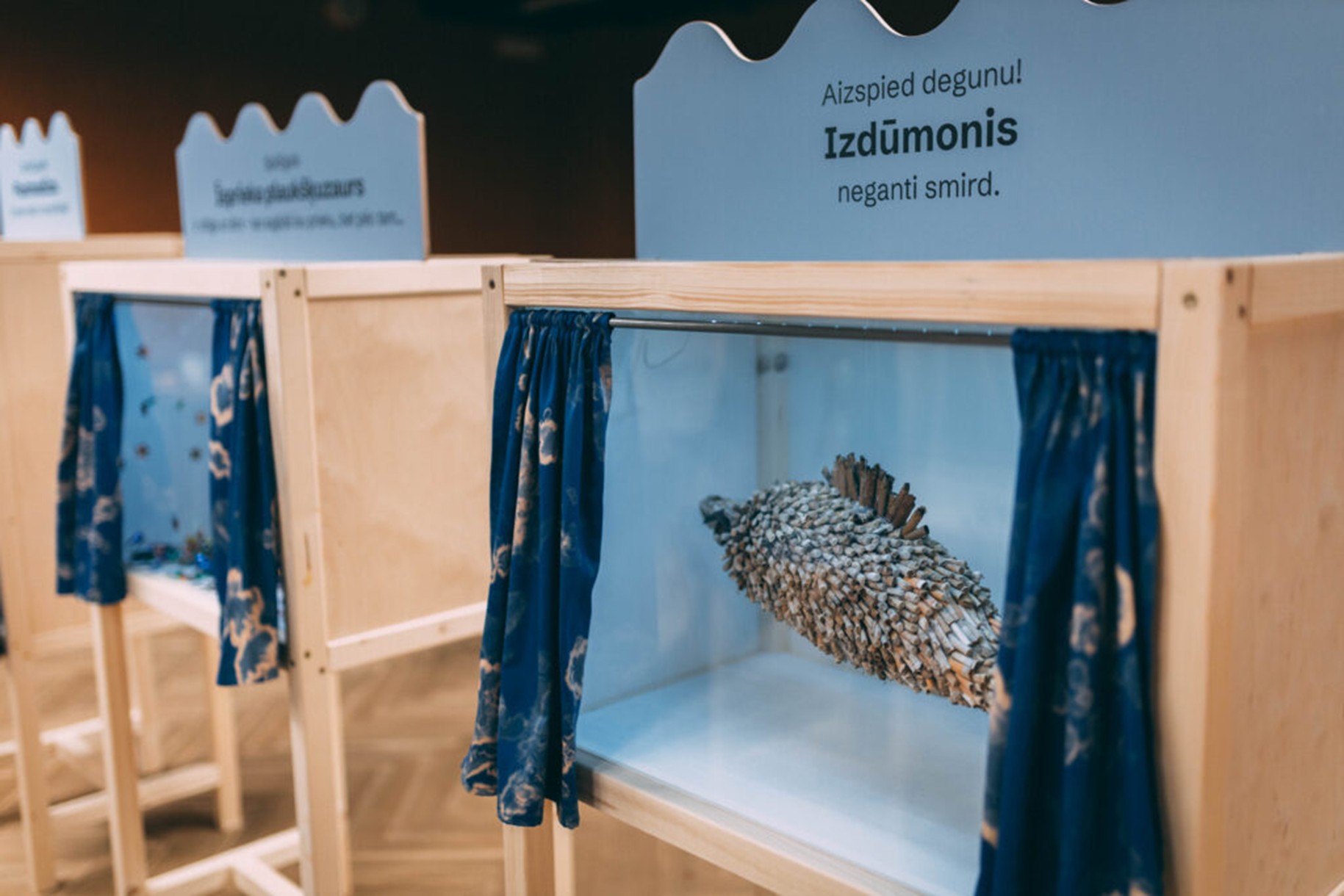 Siguldas Jaunās pils salonā būs apskatāma izstāde “Jūras ļaundaru laboratorija”