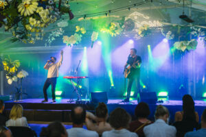 Grupas “Čipsis un Dullais” koncertprogramma “Asarām 20” Siguldas pils paviljonā