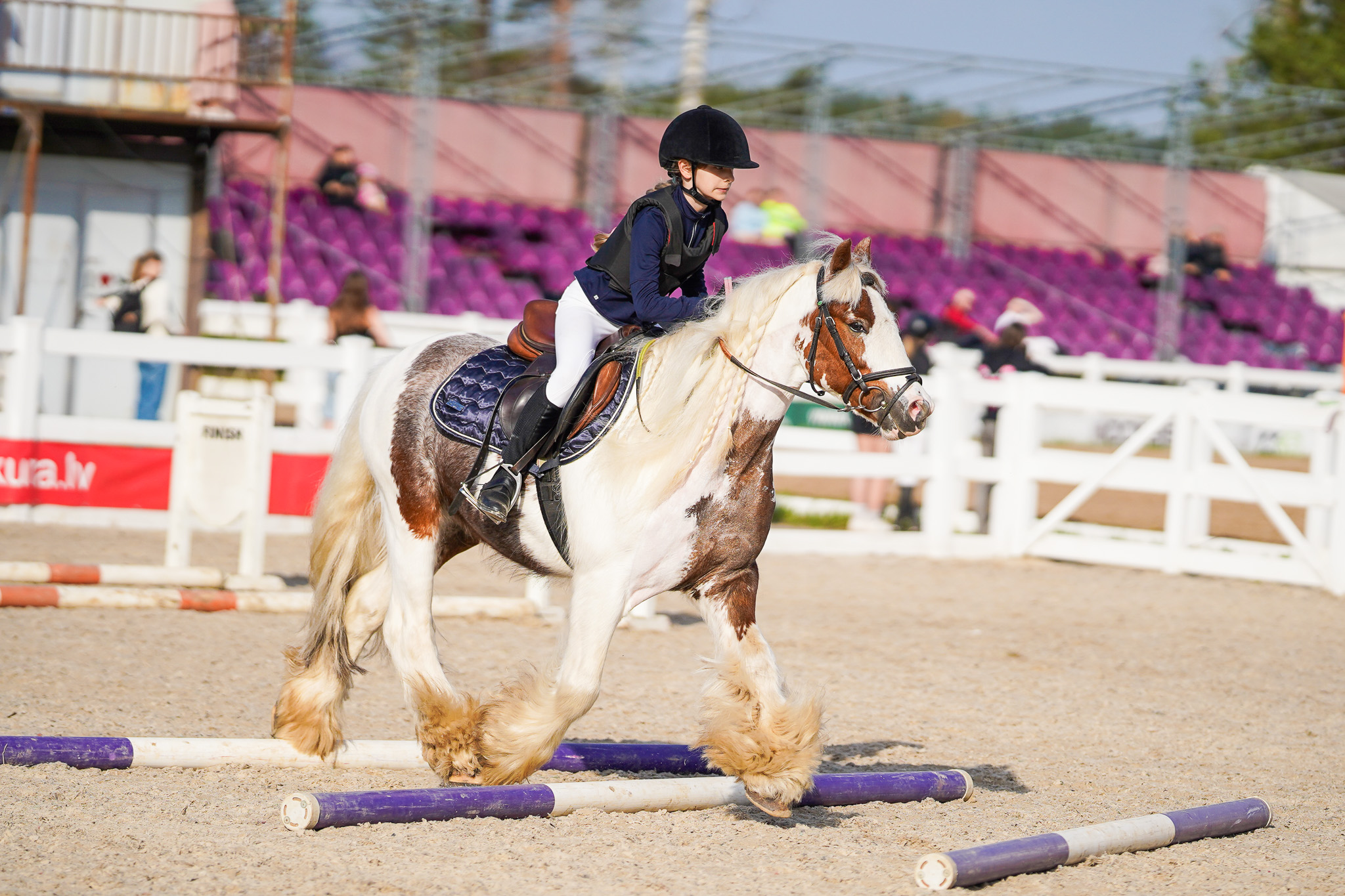 Aizvadītas Jauno Jātnieku skolas sacensības “Lieldienu Kauss 2025”