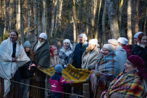 Putnu modināšana un Lielās dienas svinības ar folkloras kopu “Putni” Lēdurgas dendroparkā