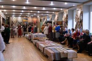 Tautas lietišķās mākslas studijas “Krimulda” darbu izstādes “Sirdsdarbu raksti” atklāšana Krimuldas Tautas namā