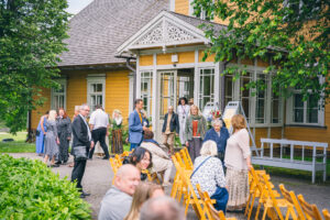 Izstādes “Dainu kalnam 40” atklāšana Turaidas muzejrezervātā un Vasaras saulgriežu ieskandināšana ar folkloras kopu “Mālis”