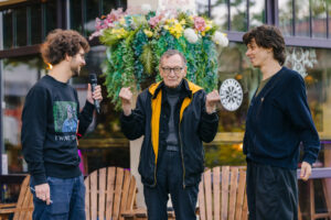 Dzejas slams kafejnīcas “Valhalla lounge” vasaras darzā