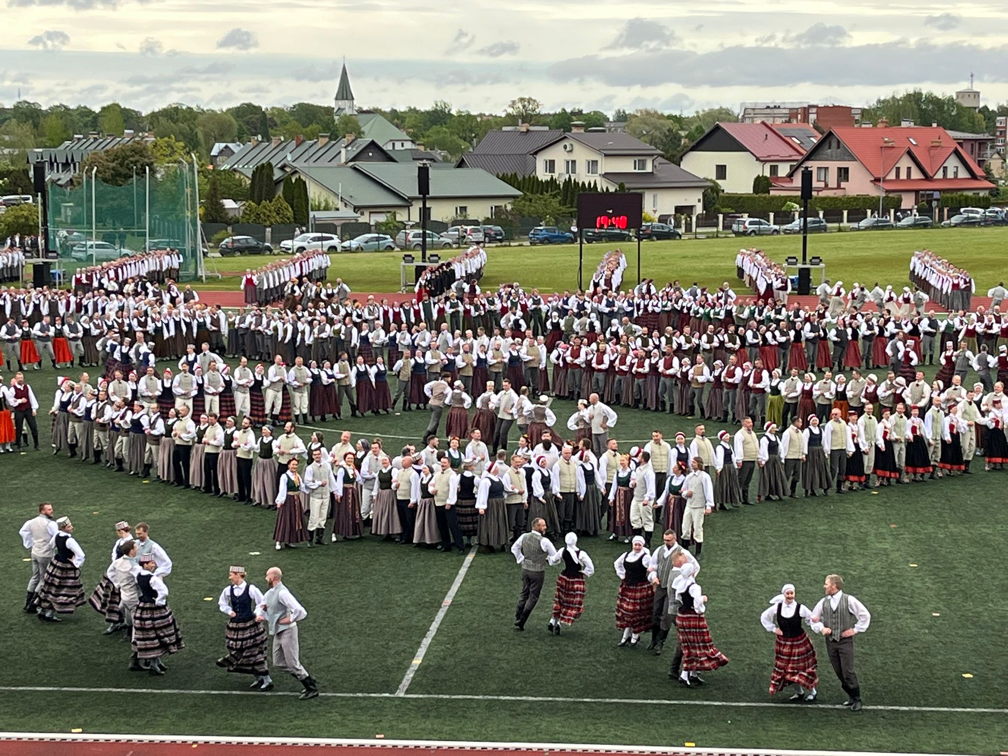 Vairāki Siguldas novada tautas deju kolektīvi piedalās IX Vidējās paaudzes dejotāju svētkos