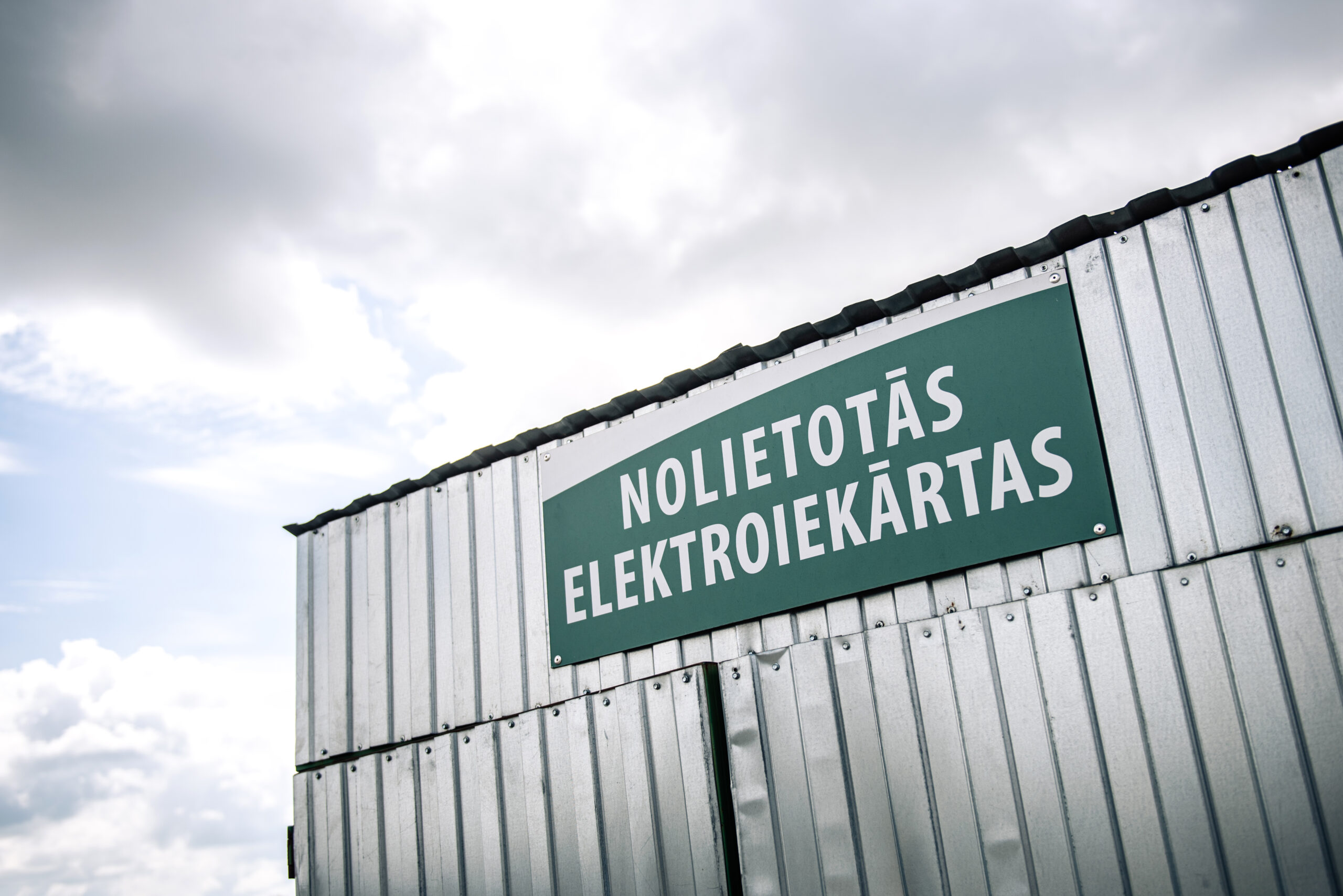Aicina nodot nolietoto elektrotehniku