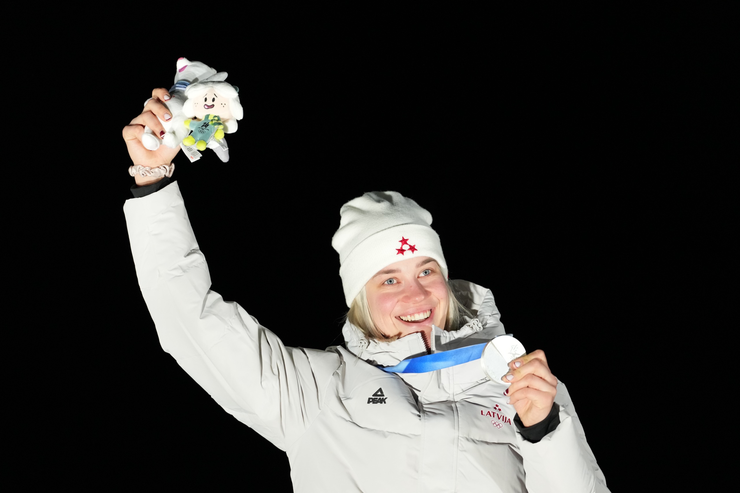 Kamaniņu braucēja, siguldiete Elīna Ieva Bota kamaniņu sportā izcīna sudraba medaļu ziemas olimpiskajās spēlēs