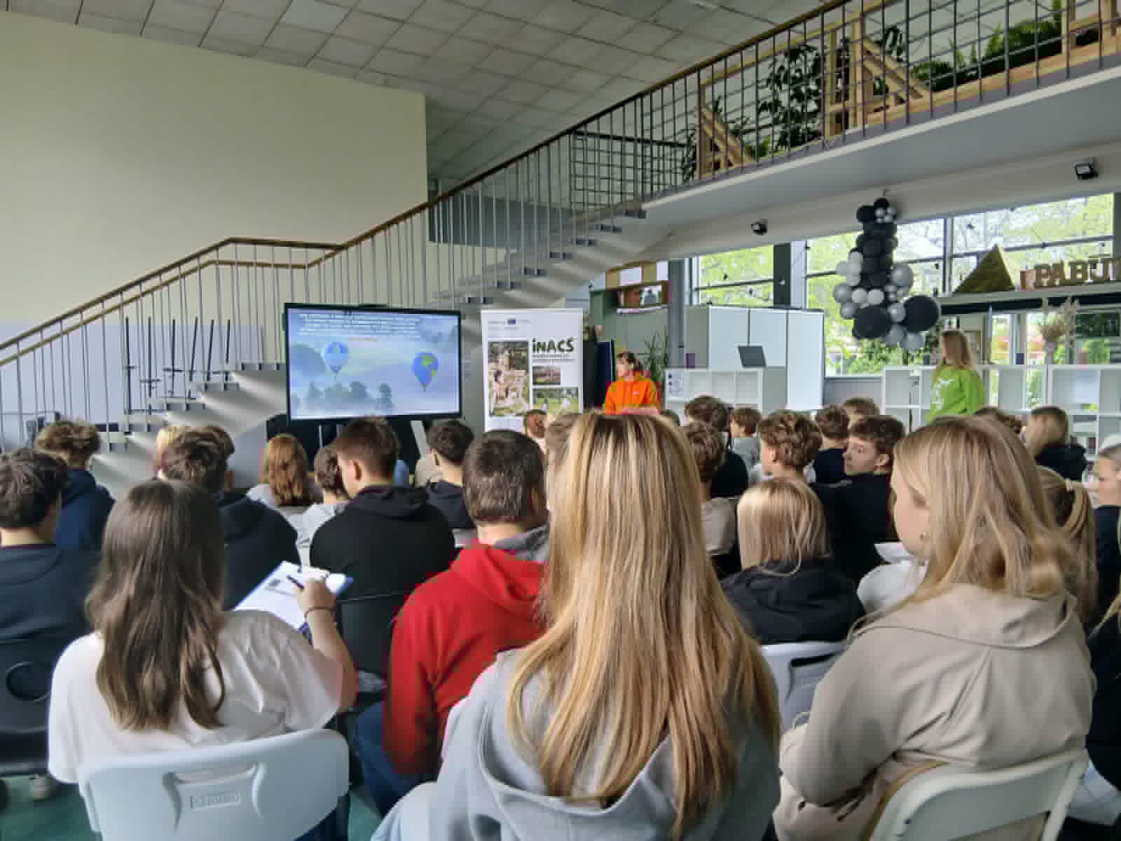 Jaunieši no Latvijas un Somijas iepazīst dabu, kultūras objektus un rada video stāstus