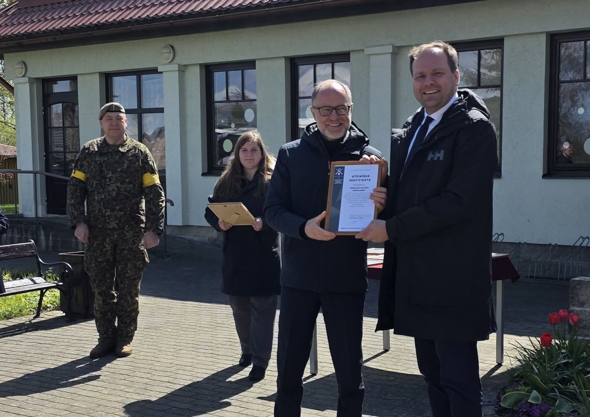 Siguldas novada pašvaldība saņem atzinību par ieguldījumu valsts aizsardzībā militārās mācības “Kristāla bulta 2025”