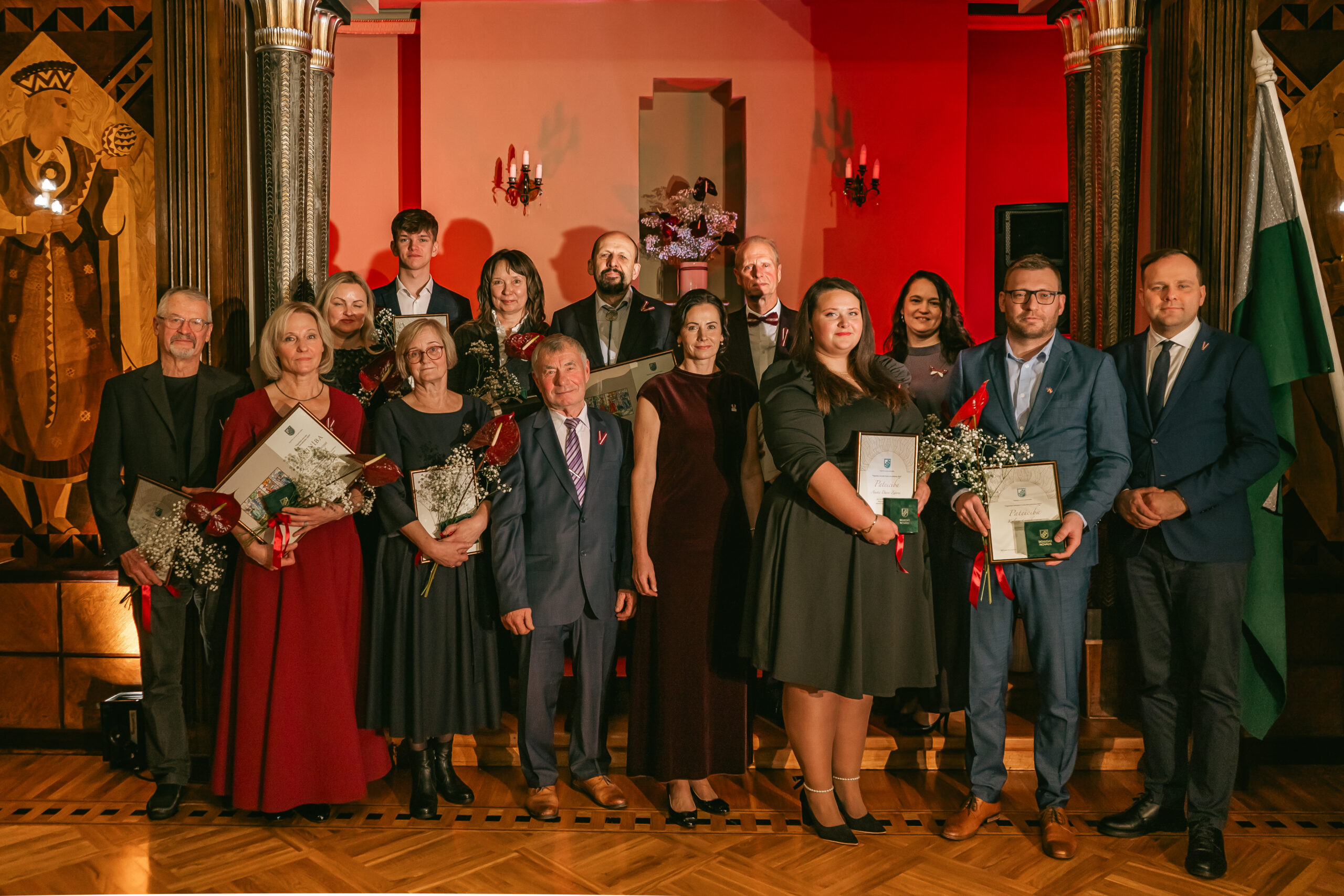 Valsts dzimšanas dienā sumināti cilvēki, kas ar saviem darbiem ceļ Siguldas novadu un Latviju