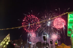 Jaunā gada sagaidīšana Siguldas dzelzceļa stacijas laukumā