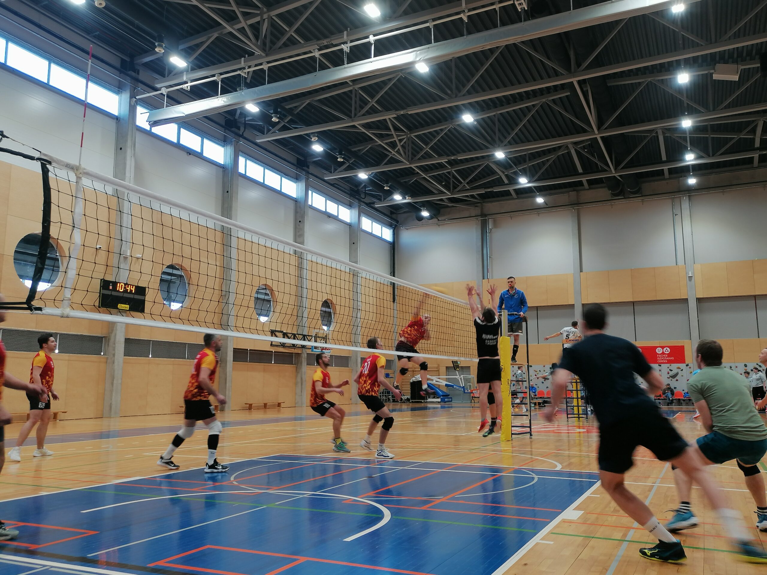 Aizvadīts “Aizskolas kauss” zāles volejbolā