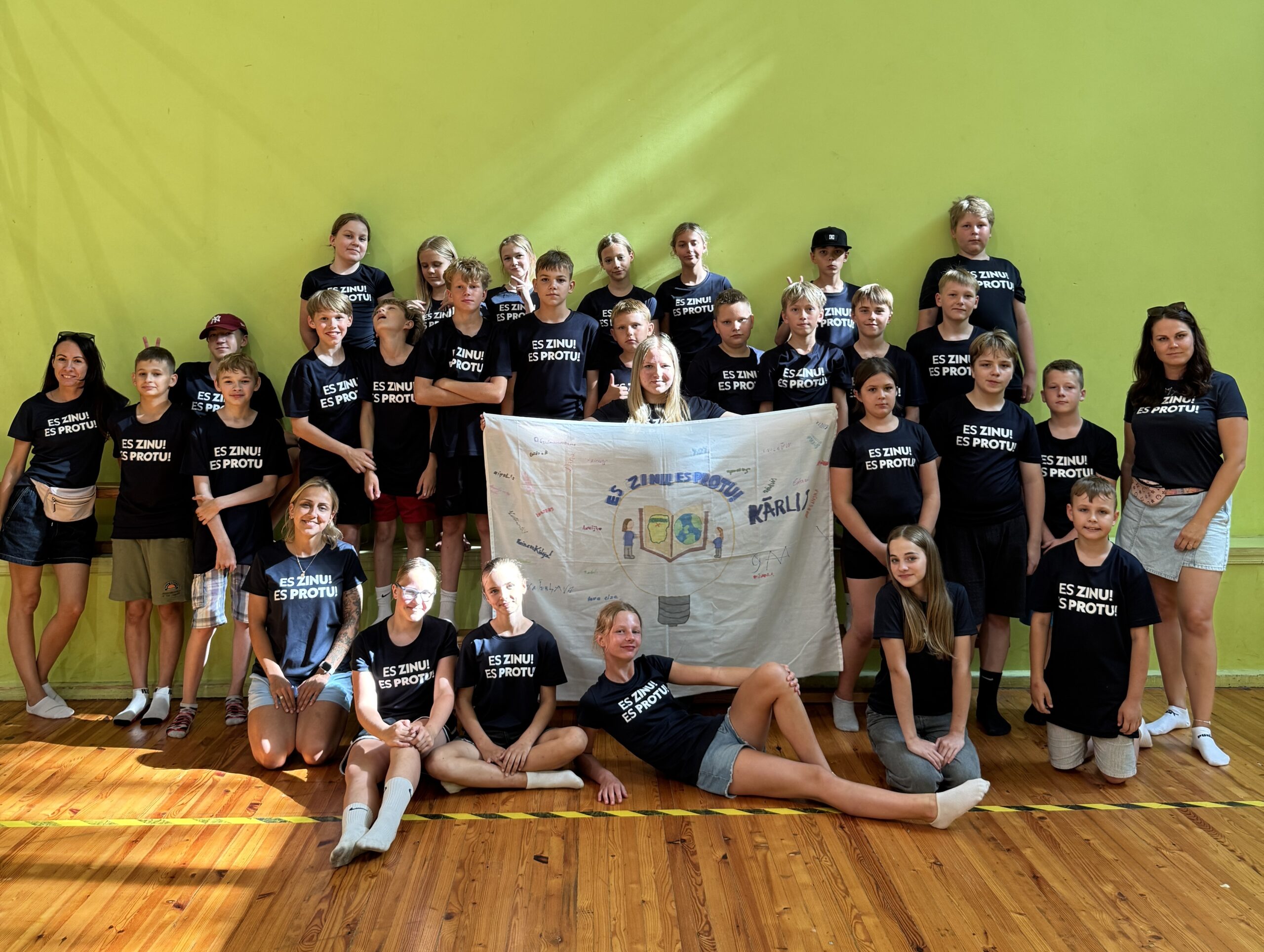 Aizvadīta Krimuldas vidusskolas atbalsta biedrības organizētā dienas nometne skolēniem “Es zinu! Es protu!”