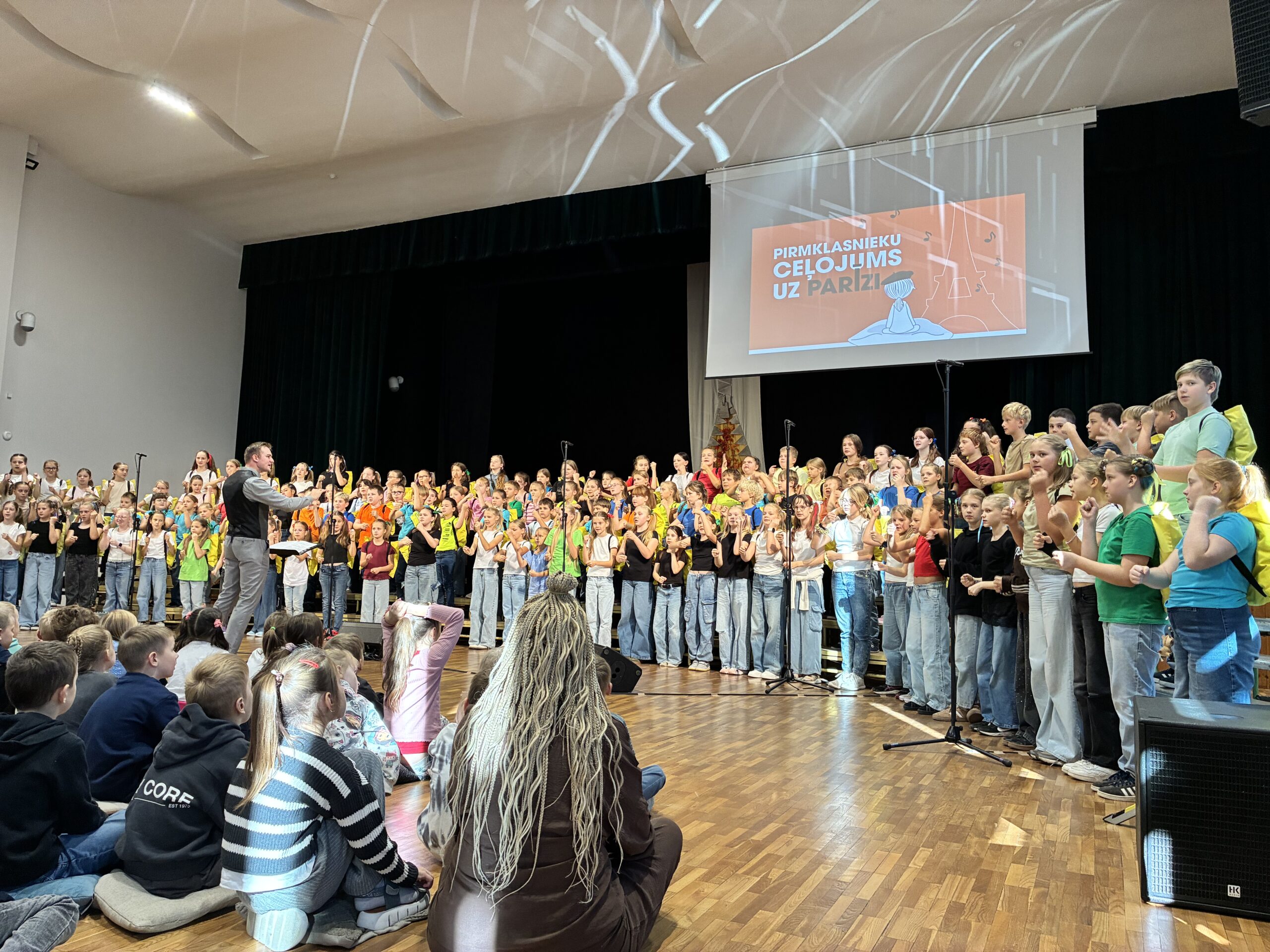 Siguldas novada pirmklasnieki devās muzikālā ceļojumā uz Parīzi