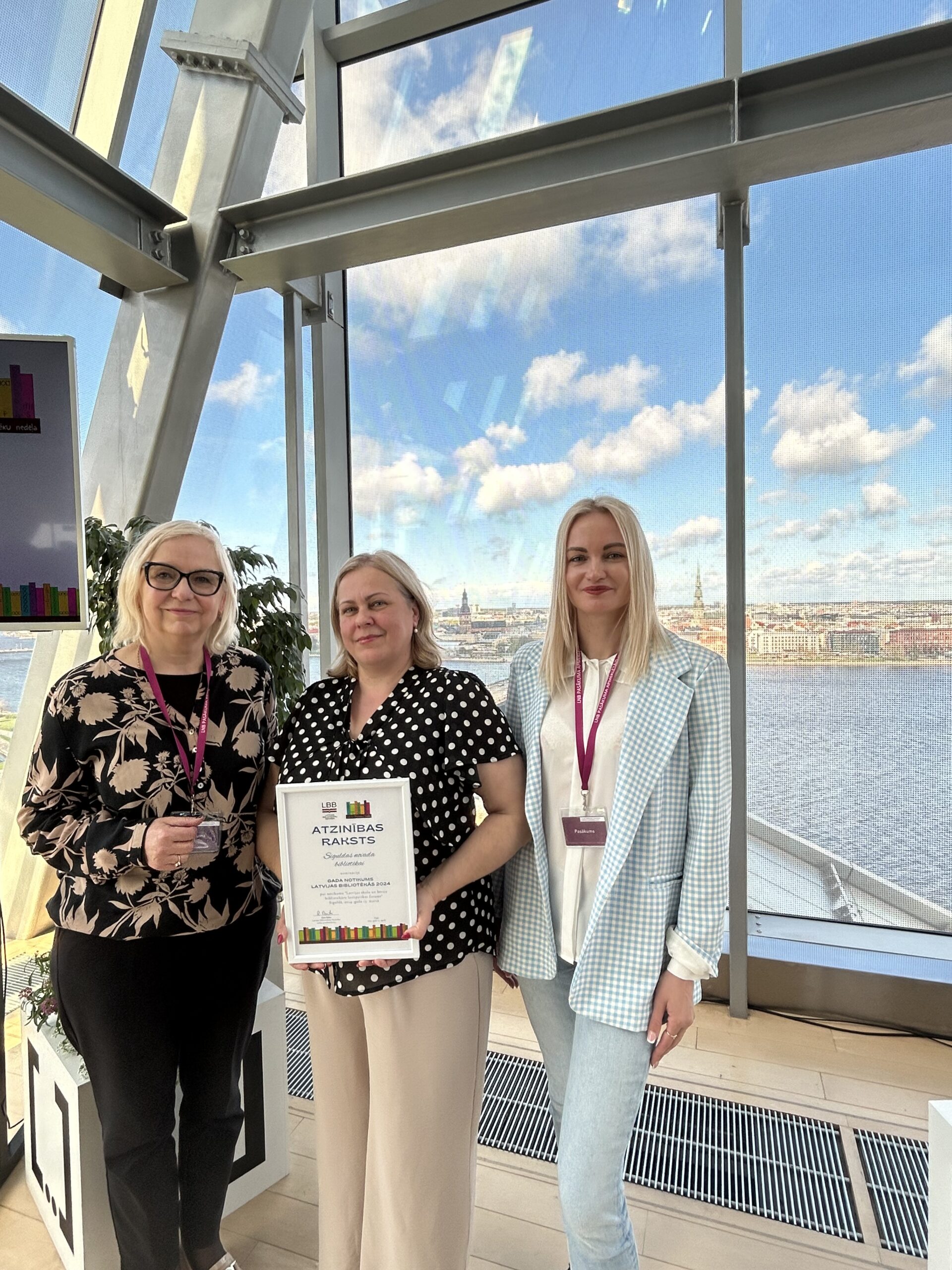 Siguldas novada bibliotēka saņem atzinības rakstu
