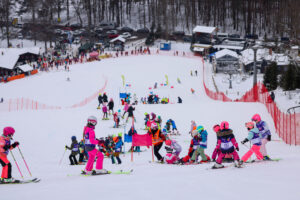 Bērnu kalnu slēpošanas sacensības “Vilciņa kauss” 3. posms un “Fischer kauss 2026” Siguldas Pilsētas trasē