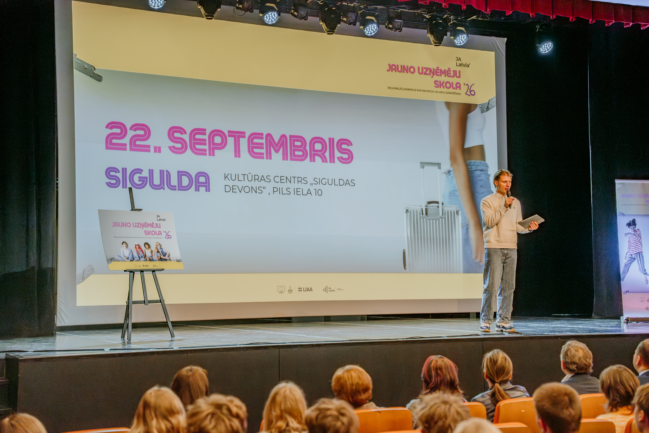Siguldā skolēni guva praktiskas zināšanas uzņēmējdarbībā pasākumā “Jauno uzņēmēju skola 2026”&nbsp;