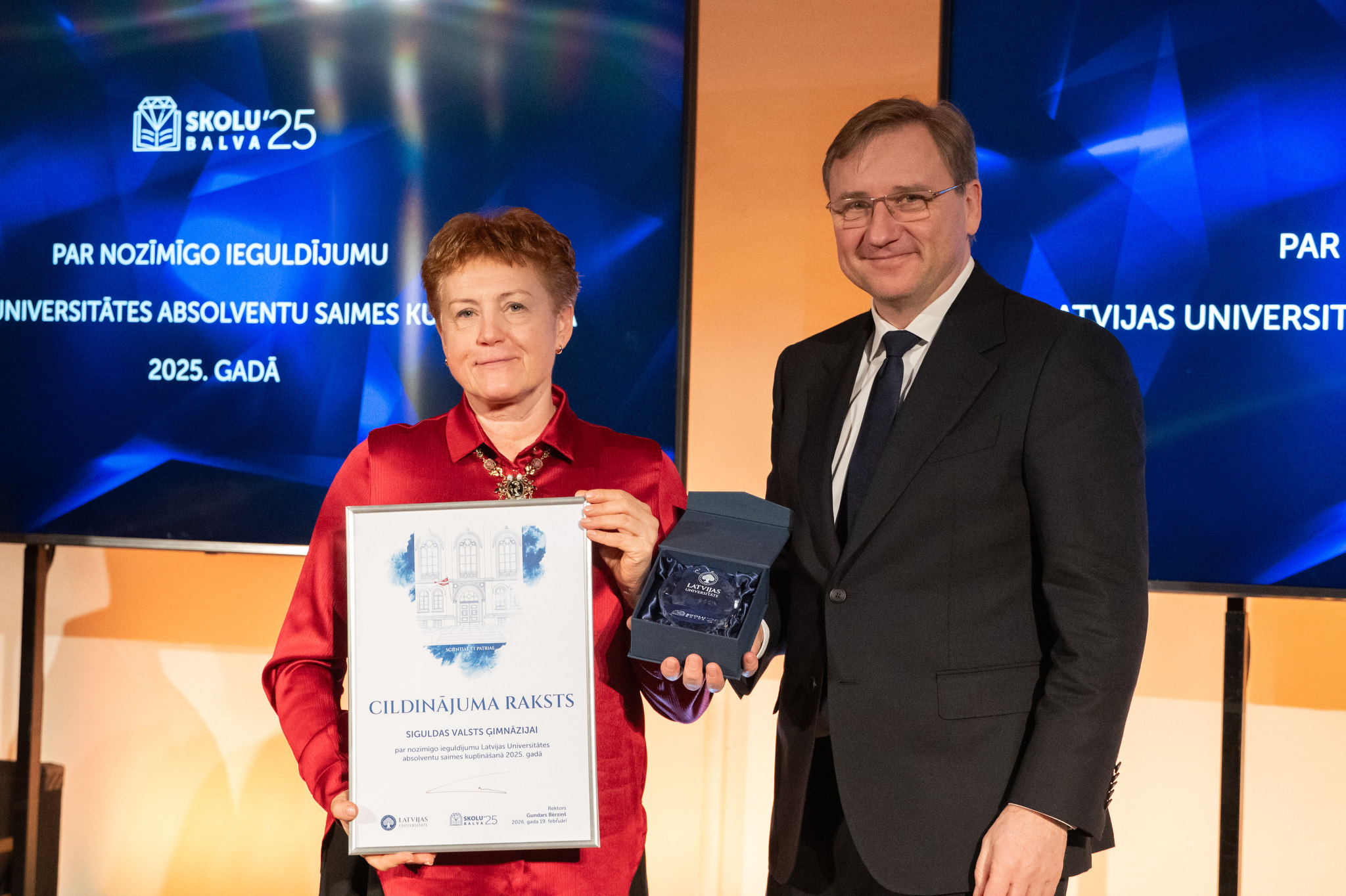 Siguldas Valsts ģimnāzija saņem “LU Skolu balvu 2025” studiju festivālā “Universs@LU”