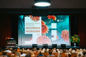 Siguldas novada pedagogu pulcējas iedvesmas pasākums kultūras centrā “Siguldas devons”
