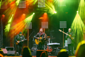 Latvijas Republikas proklamēšanas 107. gadadienas koncerts ar latviešu rokgrupu “Lādezers” pie kultūras centra “Siguldas devons”