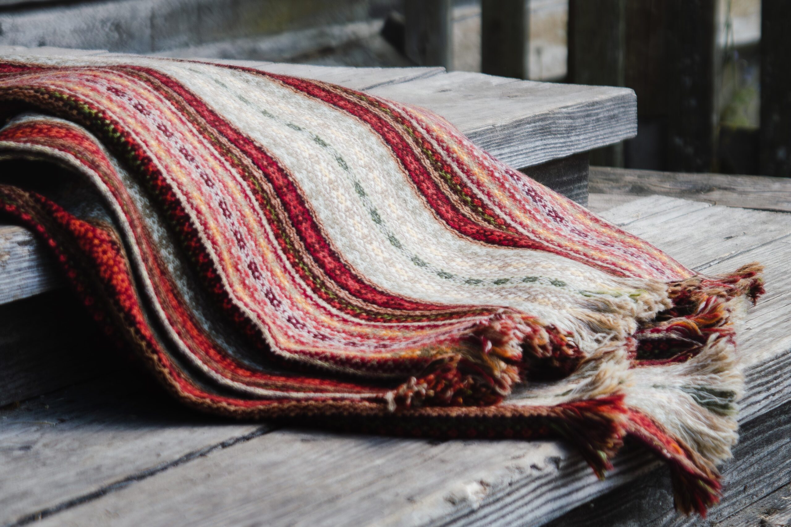 Jostiņsegas – grezns un unikāls auduma veids Siguldas novadā