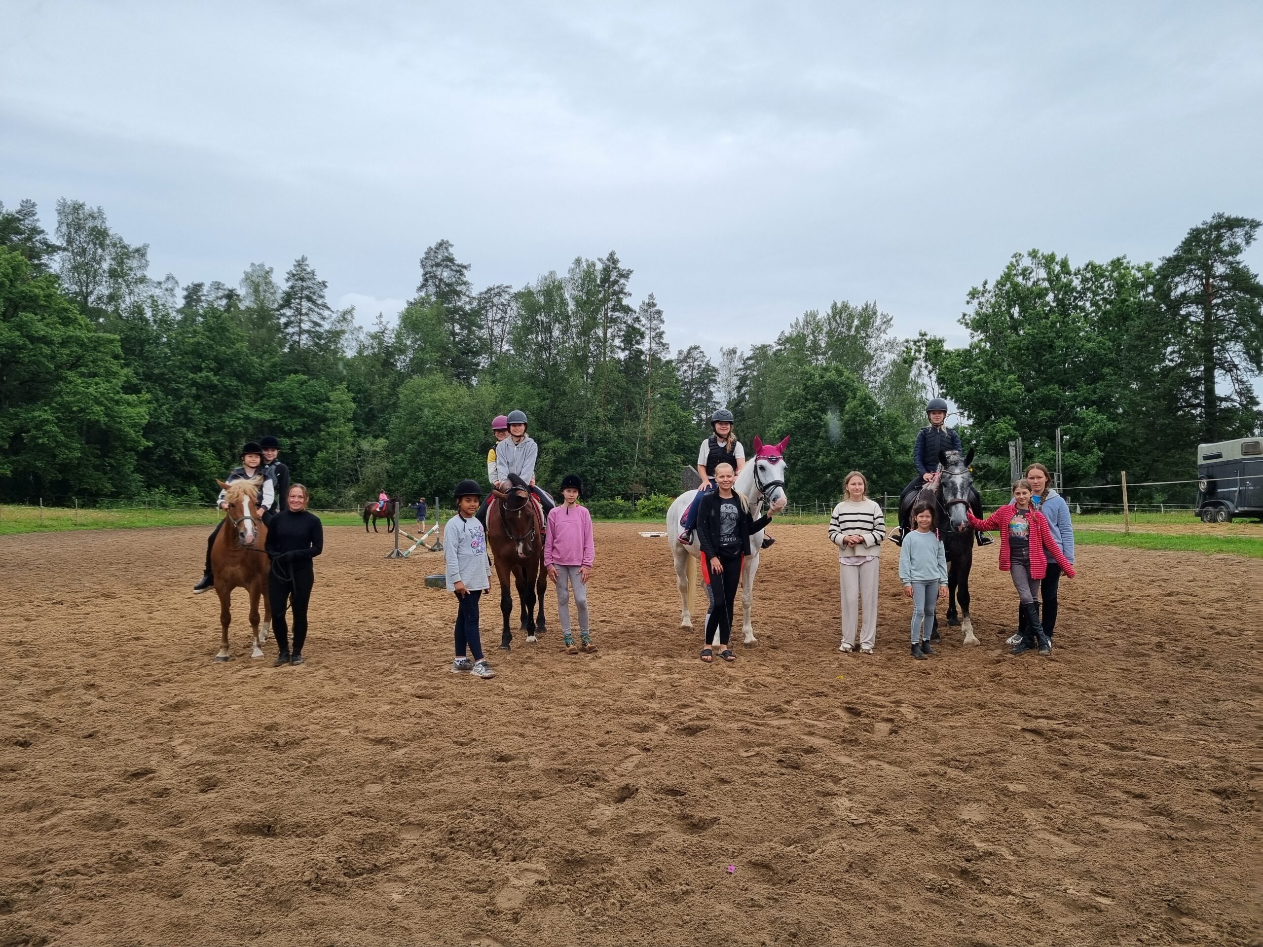 Noslēgusies nometne ““Laimes zeme” – jauno jātnieku nometne”