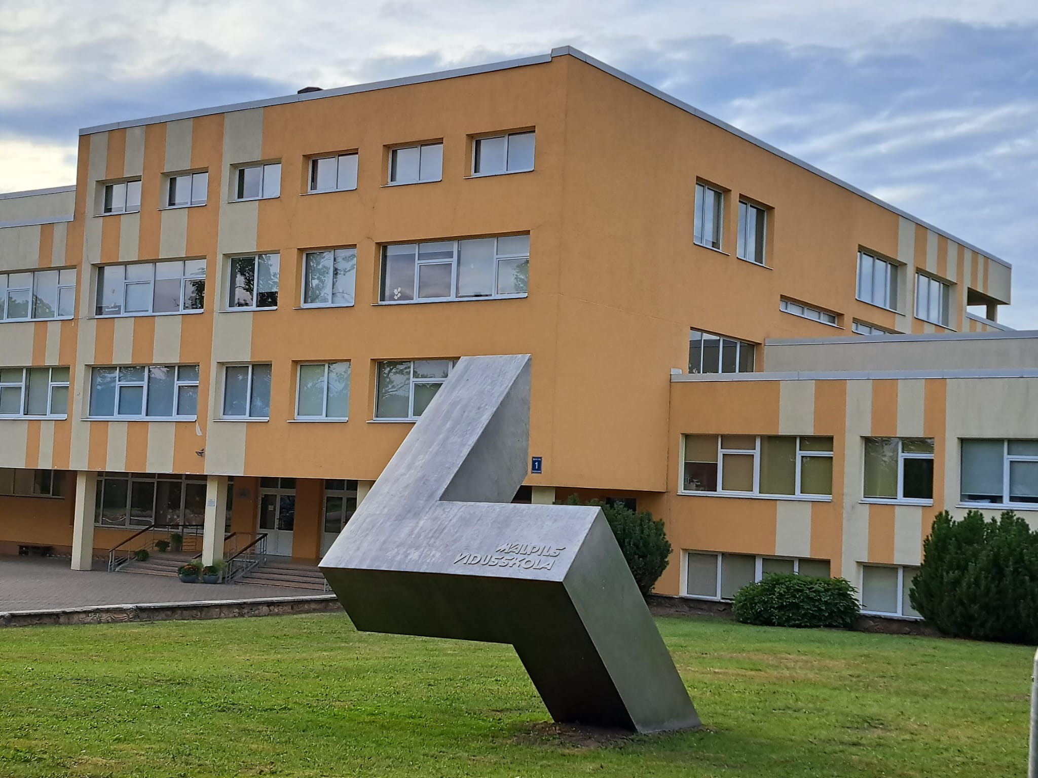 Mālpils vidusskola saņem 5000 eiro finansējumu sporta dzīves uzlabošanai