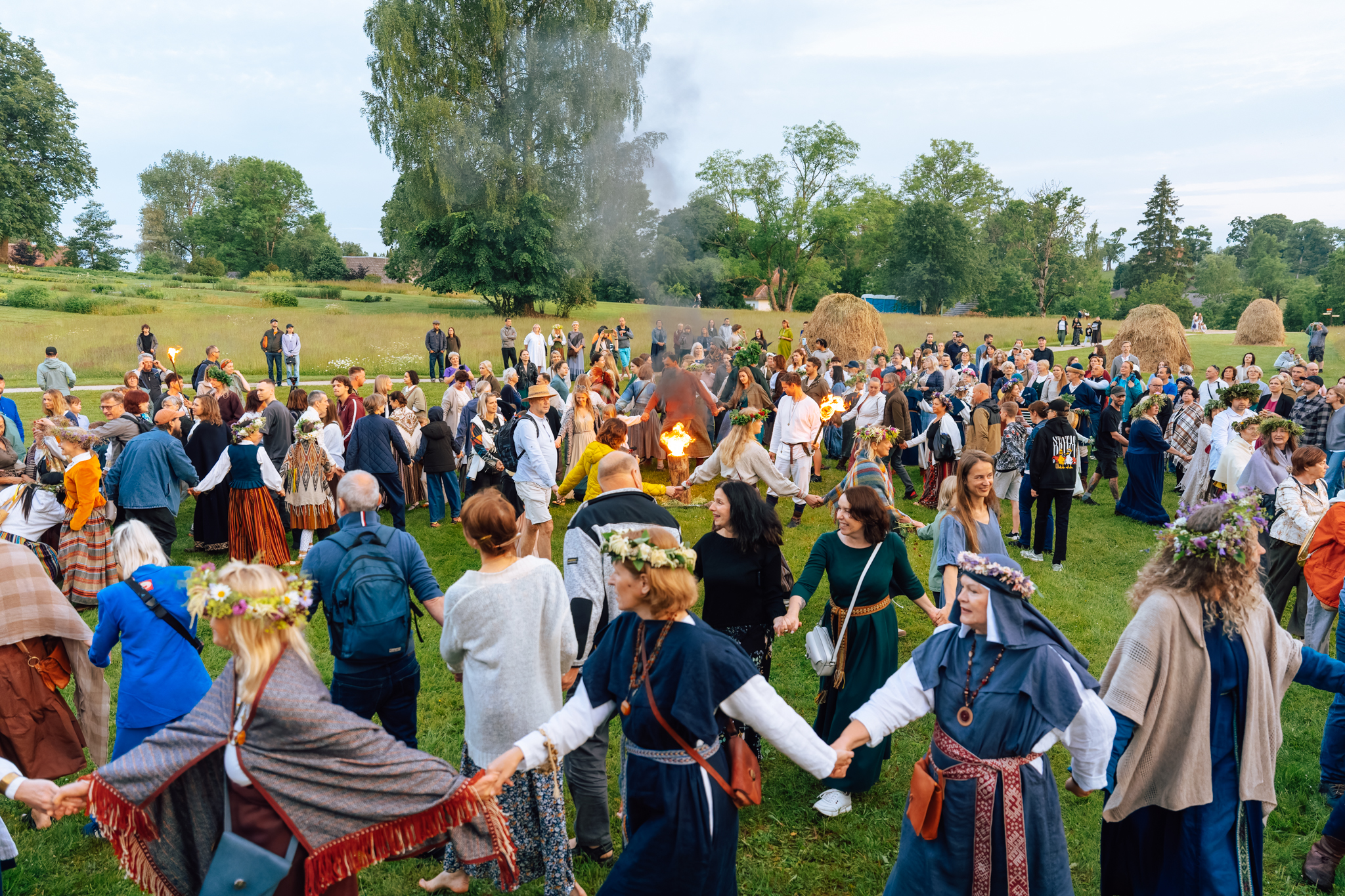 Pār kalniņu...-56