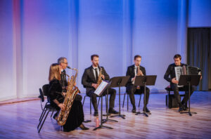 Rīgas Saksofonu kvarteta un Artūra Novika koncerts “Pasaulīgs (T)vēriens” Siguldas koncertzālē “Baltais flīģelis”