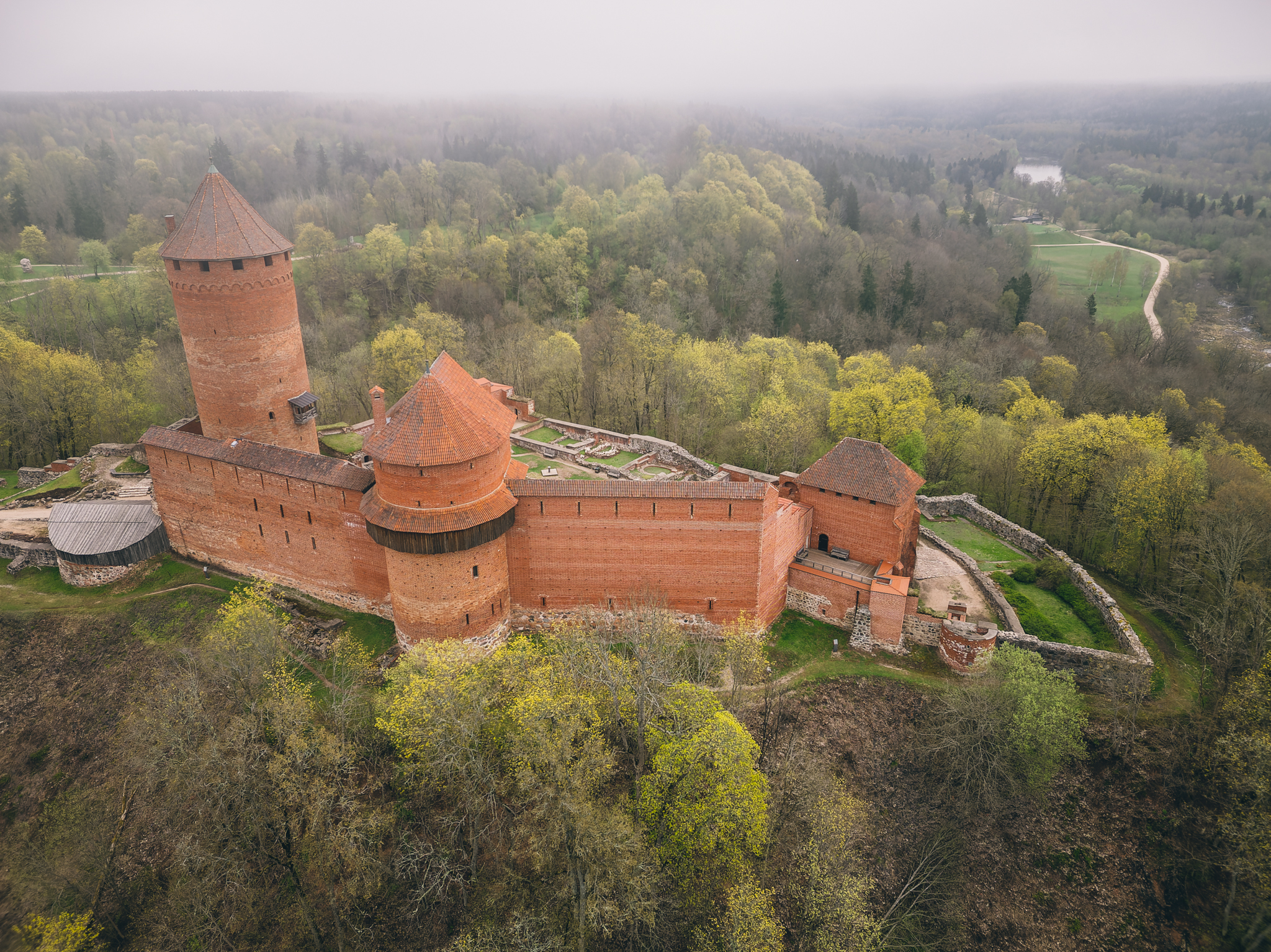 Turaidas muzejrezervāts izdevis jaunu katalogu “Turaidas pilī atrastās 13.–17. gadsimta militārās senlietas”