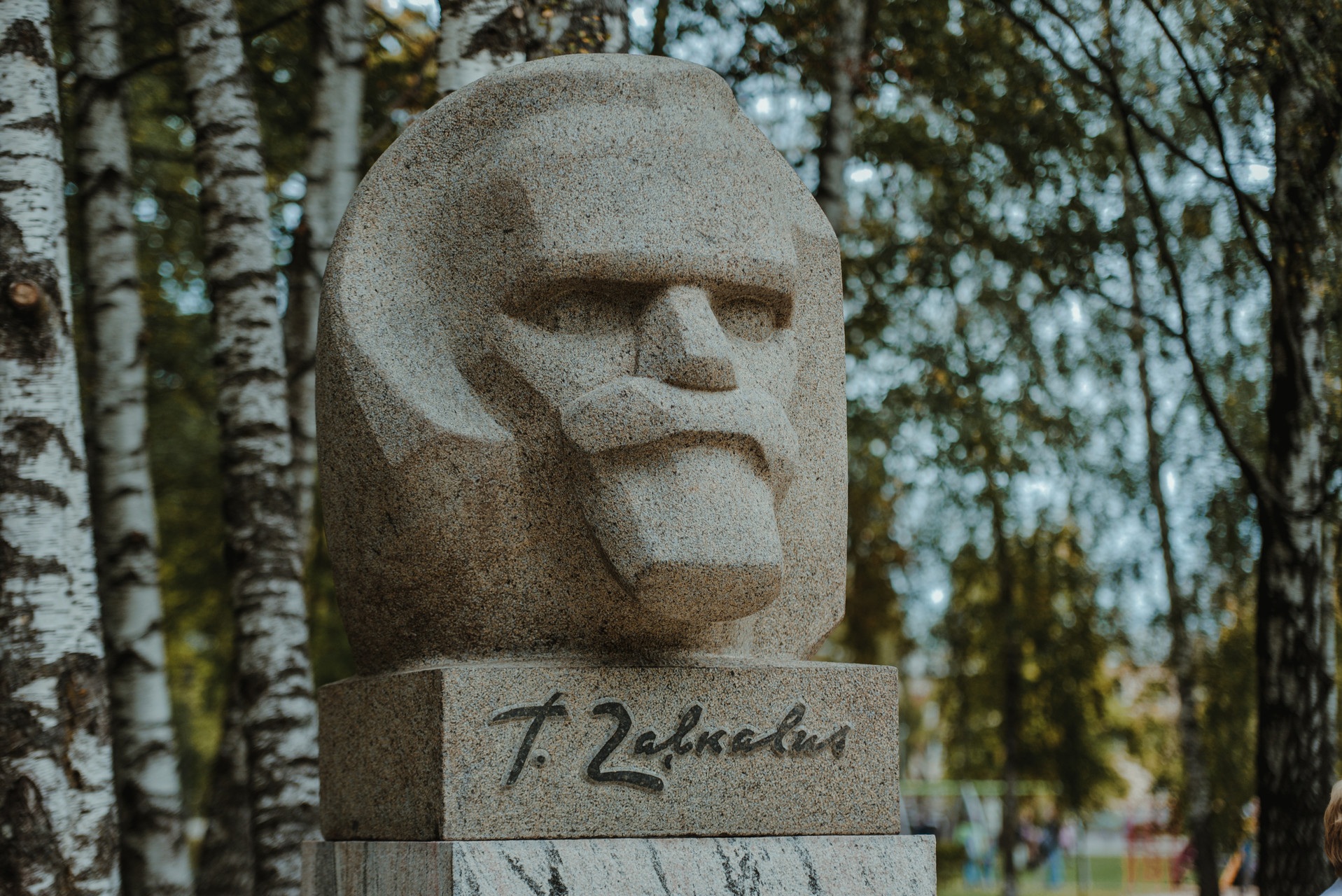 Turaidas muzejrezervātā atklās izstādi “Astainie līdzgaitnieki. Teodora Zaļkalna animālijas”