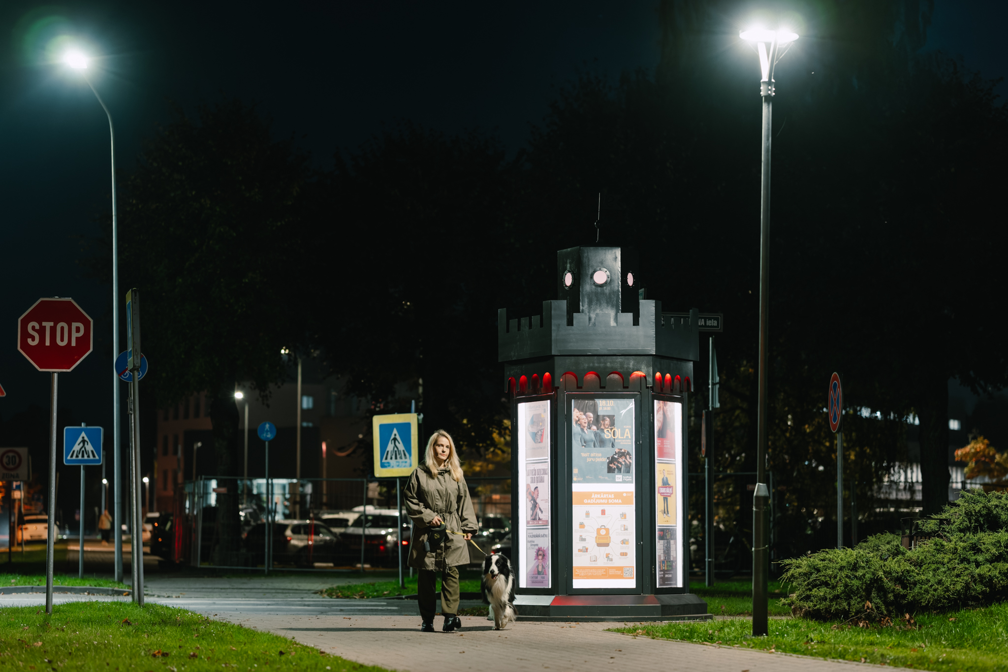 Siguldas pilsētvidē uzstādīti jauni afišu stabi
