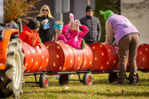 Lieldienu rīts ģimenēm “Šūpojies ar zemeni” aiz Mālpils Kultūras centra
